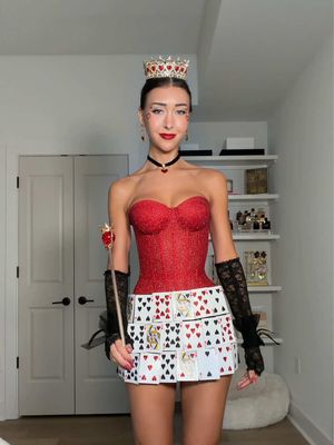 the skirt did not survive #queenofhearts #halloweencostume 