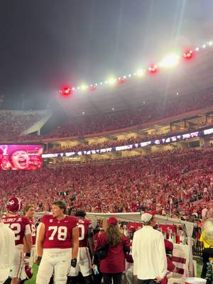 The 2nd time #Alabama played #dixielandelight (with the cigar smoke starting to rise)! Loudest game I’ve been to #tennessee #alabamafootball #CollegeFootball 