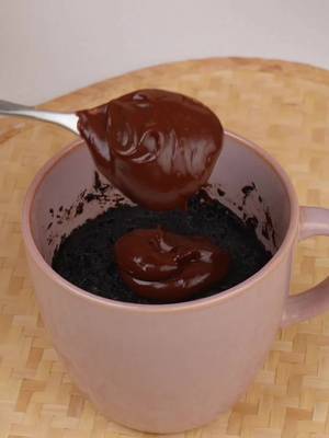 Hi bestfriend! ✨ Craving something sweet and fast? Here’s my Chocolate Mug Cake with fudge topping melted right in the LG 25L Solo NeoChef™ Smart Inverter Microwave Oven!  Thanks to its Smart Inverter, it's fluffy and even in minutes. Cleanup is easy with the EasyClean™ interior, and the stable turntable means no messy spills. Dessert just got delightfully simple! 😊 @LG Philippines @Life‘s Good Kitchen  #LG #L#LifesGoodM#MicrowaveM#MicrowaveOvenN#NeoChef   
