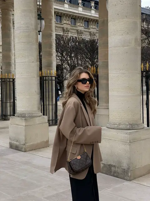 Больше в тг: sophistiqué ⭐️ A timeless chic look: oversized beige blazer paired with black trousers, a Louis Vuitton bag, black sunglasses, and flawless hair — minimalist elegance with a touch of luxury. #LouisVuitton #BeigeBlazer #NeutralOutfit #ChicStyle #LuxuryFashion   