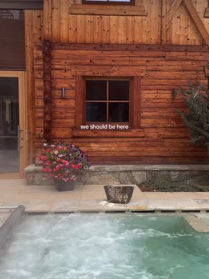Send this to the person you would love to spend some cozy spa days with in the Italian Alps  🤎🍂 📍Hotel Plunhof #cozy #mountaingetaway #italianalps #spa #hotelgoals 
