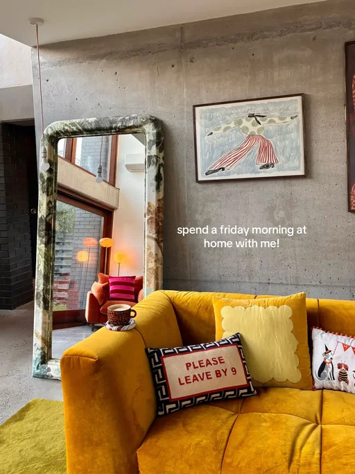 Spend a cosy sunny friday morning at home with me! #morningcoffee #colourfulhome #morningroutine #midcenturymodern 