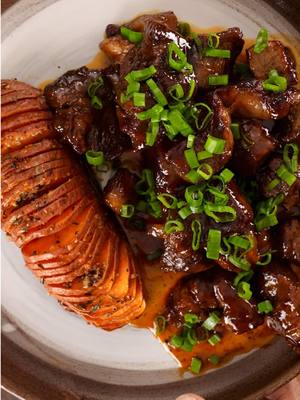 What’s for Dinner Tonight? Ep. 4  Honey Sriracha Steak Bites with Hasselback Sweet Potatoes The air fryer steak actually turned out juicy! Definitely adding this one into the weeknight dinner rotation  Recipe will be posted on my substack this weekend! 