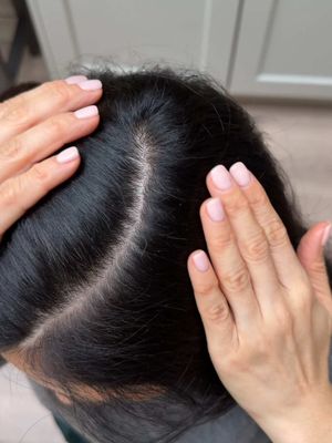 It's as easy was 1, 2 apply and RINSE and goodbye grey with @GarnierUSA color retouch, I use shade “darkest brown” #GarnierPartner #GarnierHaircolor