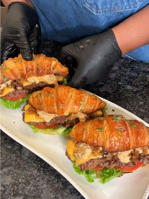 Croissant Smash Burgers