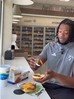 Have you tried the Chewy Rhodes Hot Honey Combo? 🔥🍯 Georgia Southern football star tries our HUGE chicken tender sandwich with Mike’s Hot Honey #GATA #EagleNation #HailSouthern #GoEags #GamedayTheParkersWay 