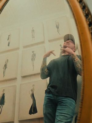 “USE ME” How many presaves can we get before Tuesday?? Help us get this song on the charts 🤞🏻