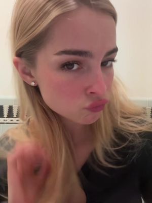 Did you come to a show yet? 🦢@Armani beauty #luminoussilk #armanibeautypartner 💐💐💐💐💐💐💐💐🎖️🎖️🎖️