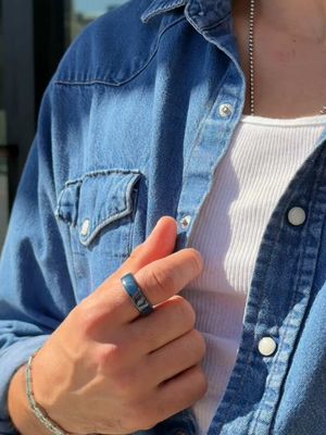 #ourapartner Oura Ring Ceramic 4 blends health tracking with timeless design — tracking over 50 health metrics, all in a piece that fits effortlessly into my everyday style. @ouraring 