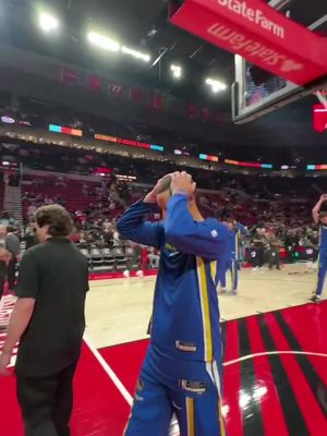 Even Stephen was shook 🤣 #stephcurry #NBA #warriors #trickshot 
