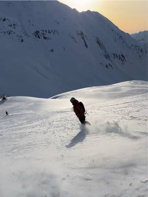 Dreamy glacier run back to the 🚁  💫💫💫 @Burton Snowboards @BrockCrouch99 