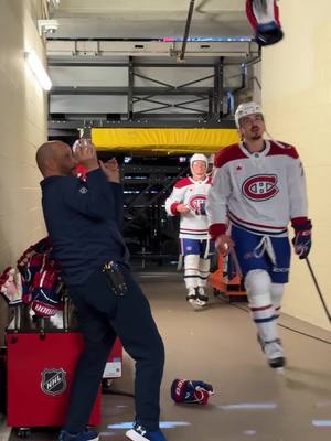 Moment d’appréciation pour nos gars d’équipement 🙌 Equipment staff appreciation post #GoHabsGo #Equipment #Gloves