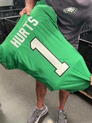 That’s good technique right there #eagles #nfl #kellygreen 