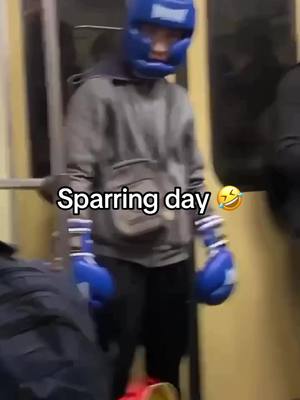 It be like that sometimes 🤣🥊 (h/t alexanderthegreatt/IG) #boxing 