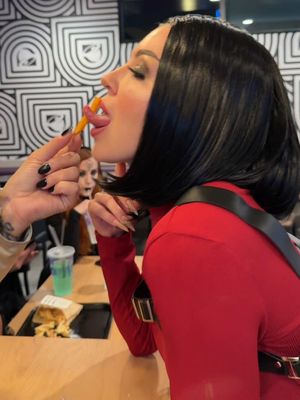 Ada Wong is a hungry girly @Lilly Blue Moon 🤯 #ladydimitrescu #adawong #residentevil #re8 #tacobell 