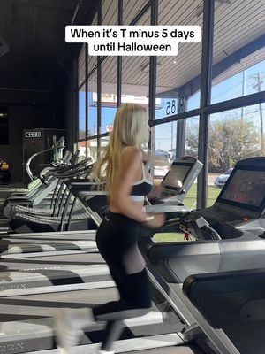 Dom Dolla here we come🪩👻🎃 #halloweencostume #domdolla #fitgirls 