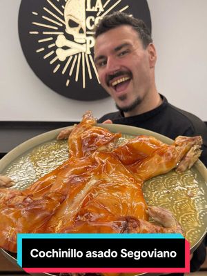 Vale, lo del cochinillo al horno impone… Pero si lo sabes hacer, te conviertes en leyenda estas fiestas. Y no, no hace falta ser chef: 🧂 Solo necesitas sal gorda, manteca de cerdo y un buen cochinillo. El horno hace el resto (bueno, casi). Yo ya lo he hecho. Ahora te toca a ti. Dale caña y luego me cuentas si cruje o no. #CochinilloEnCasa #AsadoLegendario #LaCocinaDelPirata #NavidadAPedales 