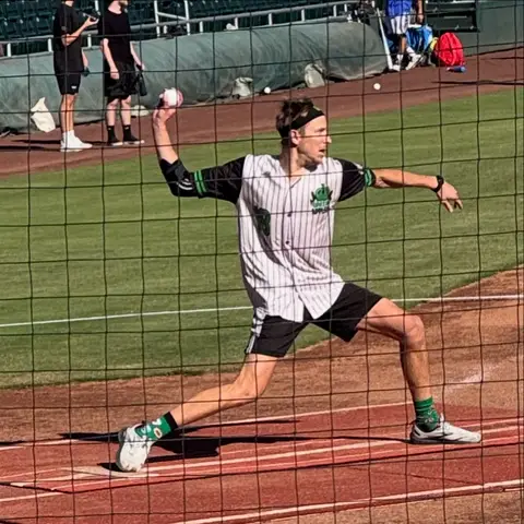 The NY Green Apples made the playoffs at the Western Wiffle Ball Classic, but lost in the first round in a nail biter against Las Vegas, 4-3. Proud to get that first W! Next up, Chicago 11/16.