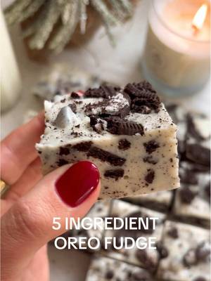 5 Ingredient Oreo Fudge 🎄🎅🏻 This will make your taste buds throw a party 🎉 make your heart do a little dance 💃🏻 and your self control wave a white flag 🏳️ It’s so delicious, SO simple, and so full of oreo goodness.  Recipes are always up on the blog! Link in bio or search full recipe at https://basicswithbails.com/course/dessert/easy-oreo-fudge/ #oreofudge #oreodessert #holidaydesserts #christmasdesserts #christmastreats  