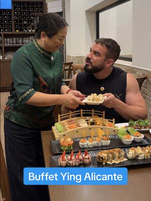 El famoso Buffet de Sushi de la Señora Liu en Alicante: es encantadora y se encarga de traerte comida hasta que no puedas más en su Restaurante Ying a un precio de 18,50 entre semana y 21€ los findes. Id con hambre que os hará ganar peso 😂
