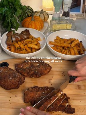 This one will be a weekly fav trust 🙌🏼😋 Crispy chicken cutlets over spicy tomato cream pasta 🌶️🍝🍅 recipe and full instructions in bi0:) #chickenpasta #chickencutlets #chickendinner #DinnerIdeas #chickenmeals 
