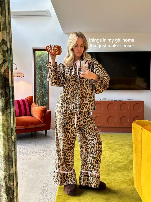 Things in my colourful cosy girl home that just makes sense!! #colourfulhome #cosyhome #maximalistdecor #homedesign 