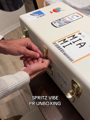 Headed straight to the slopes with this PR Box 🎿 @Steven Kelly #CELSIUS #SpritzVibe #ApresClub 