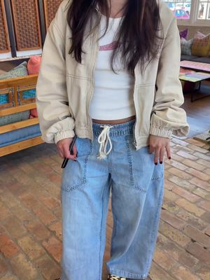 A Denim A Day... featuring the #WeTheFree Easy Peasy Pull-On Jeans. Link in bio to shop. #jeans #denim #outfitinspo #denimoutfits