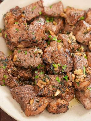Air Fryer Steak Bites 🤤 Juicy, tender, and coated in the most delicious garlic herb butter — so easy and cooked in the air fryer in under 10 minutes! Perfect for weeknight dinners or game day snacking.  Comment “CJ Recipe” for the full recipe with all of my KEY tips sent straight to your inbox (make you follow me and your message requests are open to ensure you receive it)! https://cjeatsrecipes.com/air-fryer-steak-bites/ #cjeatsrecipes #airfryerrecipes #steaklovers #airfryersteakbites #mealprepideas 