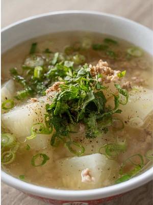 canh bi was one of my all time favorite soups growing up recipe and measurements: https://feedthepudge.com/canh-bi-thit-bam-winter-melon-soup-with-ground-pork/