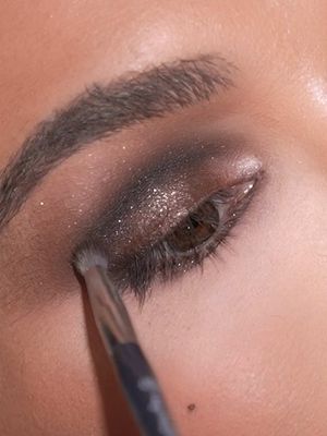 ✨ The DAZZLING bronze smokey will always be a STAPLE! It’s timeless, easy to achieve, and looks great on all eye shapes! 👨🏻‍🎨 #eyeshadow #makeuptutorial #paintedbyspencer 