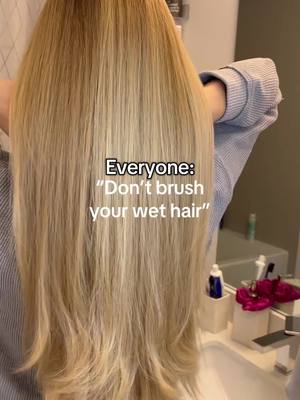 They say you can’t brush your wet hair and have healthy hair at the same time but that definitely doesn’t apply to everyone 🙈 #haircare #hairtok #brushinghair #hairtips #hairhack 