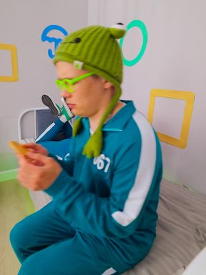 Don’t hate the player…hate the game 🤣 #dalgona #squidgame #sketch #comedy #123go  