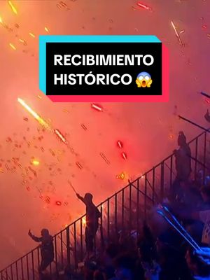 FESTA HISTÓRICA da torcida do Racing contra o Flamengo no jogo de volta da semifinal da CONMEBOL Libertadores #Flamengo #Racing #recibimiento  #Cilindro #Libertadores 