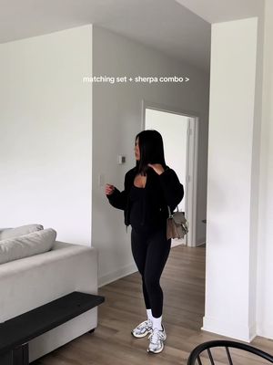 🖤|#OOTD #whatiwore #pregnantoutfitideas #sherpajacket #asic1130 