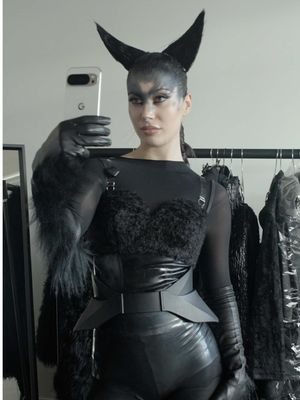 Black cat or Dark angel? @Yasmin🐈‍⬛ uses Gemini on her Pixel to decide. #ad 