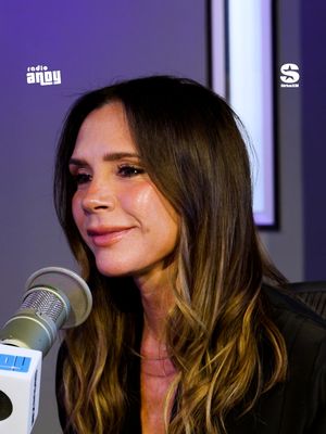 @victoriabeckham knows a thing or two about eyeliner that lasts. Listen to her full interview on Radio Andy at the link in the comments. #VictoriaBeckham #AndyCohen #Makeup #SiriusXM