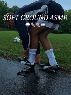 Just listen..🌧️🔩👟🇦🇷 mannequin deserved it imo 😆 follow if you love classic football 🤙 full session on youtube🙌 #asmr #football #Soccer #footballasmr #maradona 