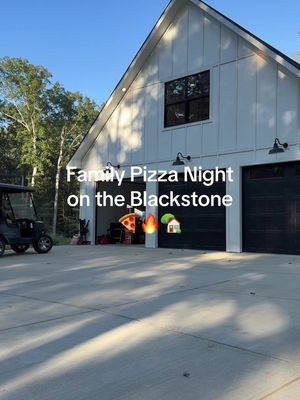 Family pizza night on the Blackstone #cookingvlog #Vlog #blackstone #outdoorcooking 