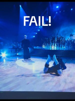 The funny thing, I made the active choice to just hang on and continue until they stopped the performance 😂😂😂😂😂 @AndyRichterTikTok 