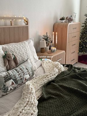 idk why i love the song carol of the bells lol anyways, here’s my christmas decor 🤍  @Jellycat @Hobby Lobby @HomeGoods @Amazon @Marshalls  #christmasdecor#roomdecor#christmasroom#winteraesthetic#fyp 