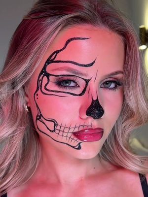 ultimate sexy cool girl halloween look - glam skull 💀🪩 OBSESSED #halloween #halloweenmakeup #skullmakeup 