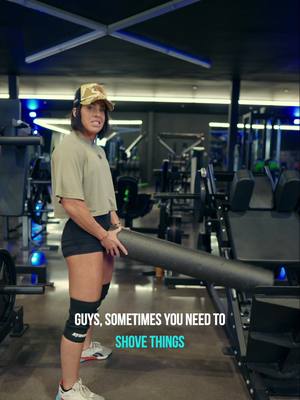 SOMETIMES YOU GOTTA SHOVE THINGS WHERE THEY DON’T BELONG If hack squats wreck your knees, try this foam roller trick. #dlbdaily #GymTok #legdayt