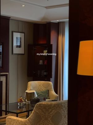 Send this to someone you would love to spend an evening with here 🥂 #oldmoney #aesthetic #hotelgoals 