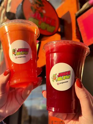 Fresh juice and warm spuds for only £1 each? Count us in 😍👀 Head to @juiceglow on Saturday 8th November 2-4pm to secure yours - you can’t miss this one!  📍 Juice Glow, 82 Burley Road  #leedsbucketlist #juiceglow #giveawayevent #leedsfoodie #leedseats ad