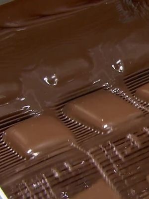 Happy Halloween! Care for a piece of English toffee? 😋 #HowItsMade #toffee #chocolatecandy #Halloween #trickortreat