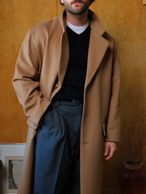 yes, you most definitely can!  #minimalstyle #mensfashiontips #shortking #overcoat 