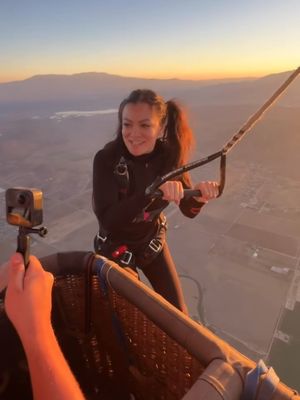 Hot air balloon jumpin' done right 🪂 ( 🎥 @tanyatoliver ) #Unreel #Extreme #Sendit #Skydiving #Hotairballoon