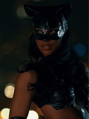 I’ve wanted to do this costume for a while 😊 #catwoman #halleberry #dccomics #halloween #cosplay 