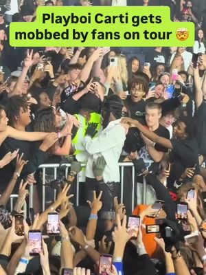 Fans in Columbus went crazy when Playboi Carti climbed the railings during the performance of '24 Songs' 🔥 📹 @mr.kingbathtub